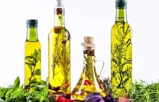 آشنایی با 8 روغن‌ طبیعی و کاربرد آنها برای زیبایی
