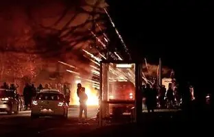 انفجار عمدی خودروی حامل مواد آتش‌بازی در اسکاتلند + ویدئو