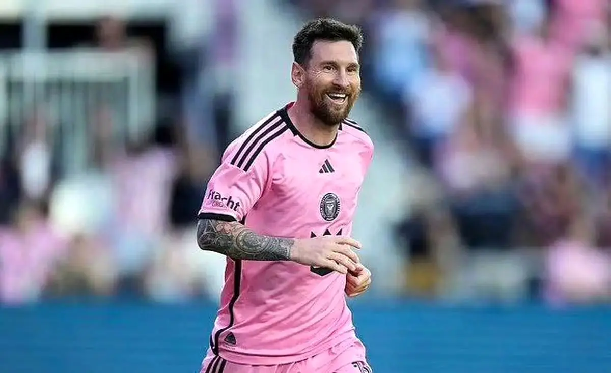 جشن تولد متفاوت مسی با کیکی عجیب؛ پیرمرد غرغرو، تو بهترینی
