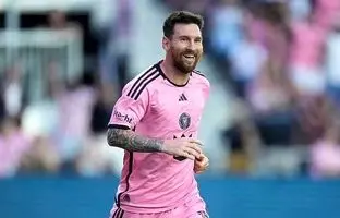 جشن تولد متفاوت مسی با کیکی عجیب؛ پیرمرد غرغرو، تو بهترینی
