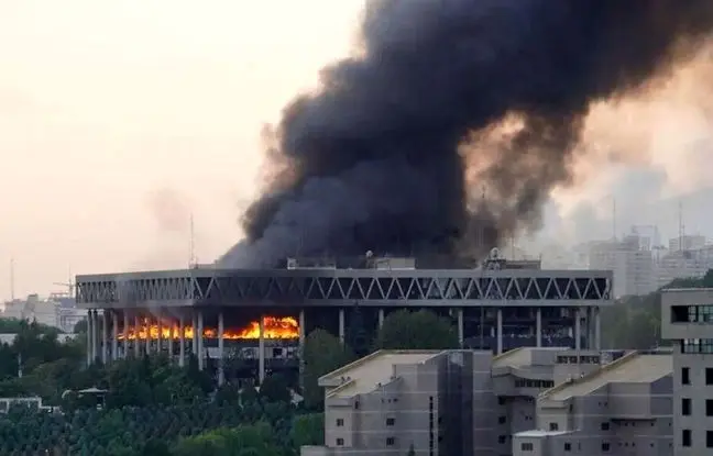 لحظه اصابت موشک‌ های اسرائیل به صداوسیما + ویدئو