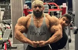 هیکل ورزیده پسر هادی چوپان با پیشرفتی قابل توجه؛ پسر جا پای پدر می‌گذارد؟ + عکس