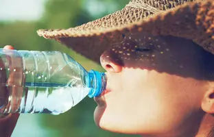 جلوگیری از کم‌آبی بدن در تابستان/ ۴ نوشیدنی برای هیدراتاسیون  