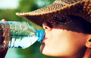 جلوگیری از کم‌آبی بدن در تابستان/ ۴ نوشیدنی برای هیدراتاسیون  