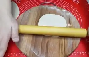 دستور پخت نان روسی با اسفناج؛ یک طعم اصیل و خوشمزه! + ویدئو