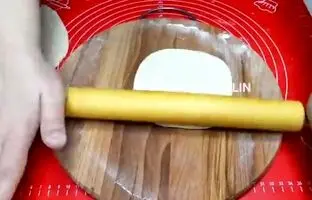 دستور پخت نان روسی با اسفناج؛ یک طعم اصیل و خوشمزه! + ویدئو