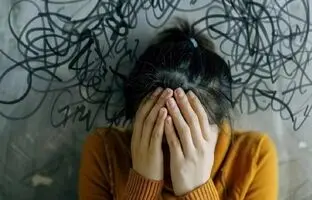 ۷ خوراکی و نوشیدنی مؤثر برای آرام‌کردن اضطراب