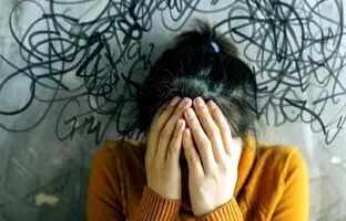 ۷ خوراکی و نوشیدنی مؤثر برای آرام‌کردن اضطراب