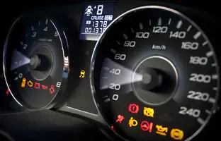 علت روشن شدن همه چراغ های پشت آمپر چیست؟