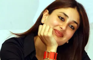 چهره زیبا و جذاب کارینا کاپور در سن ۴۵ سالگی