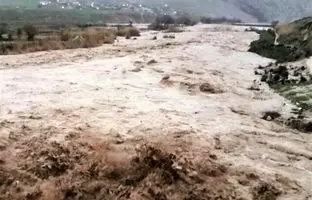 سیل شدید در روستای چتان سنندج خسارات به بار آورد + ویدئو