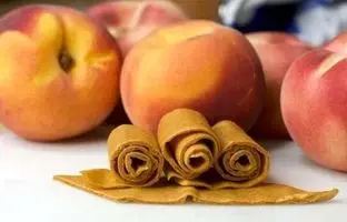 روش درست کردن لواشک شلیل؛ طعمی خانگی، طبیعی و بی‌نظیر