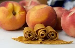 روش درست کردن لواشک شلیل؛ طعمی خانگی، طبیعی و بی‌نظیر