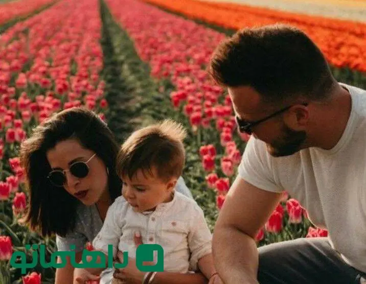 ترفند عکاسی با گوشی؛ عکس بهاری خانوادگی در باغ لاله به شیوه‌ی صمیمانه و خاطره‌انگیز