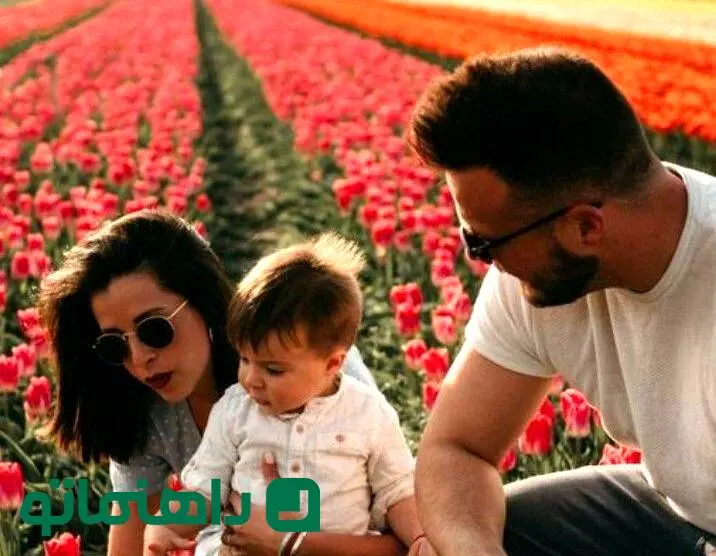 ترفند عکاسی با گوشی؛ عکس بهاری خانوادگی در باغ لاله به شیوه‌ی صمیمانه و خاطره‌انگیز
