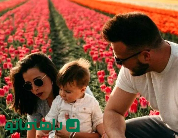 ترفند عکاسی با گوشی؛ عکس بهاری خانوادگی در باغ لاله به شیوه‌ی صمیمانه و خاطره‌انگیز