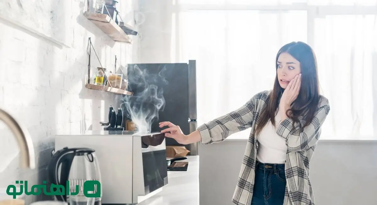 چرا مایکروویو جرقه می‌زند؟ علت‌ ها و راه‌حل‌ های ساده برای رفع مشکل!