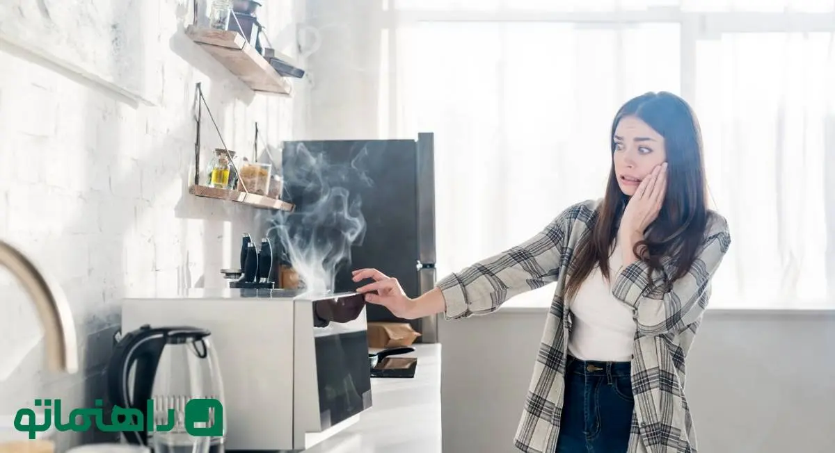 چرا مایکروویو جرقه می‌زند؟ علت‌ ها و راه‌حل‌ های ساده برای رفع مشکل!