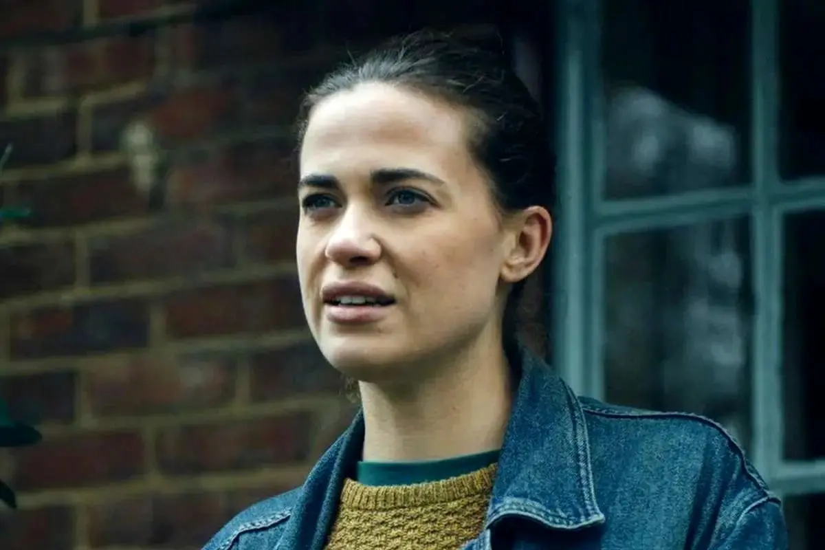 ایستادگی بازیگر زن در برابر دزد مسلح در کافی‌شاپ + ویدئو