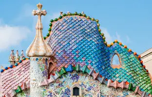 معماری عجیب «خانه استخوان‌ها» در بارسلونا! + ویدئو