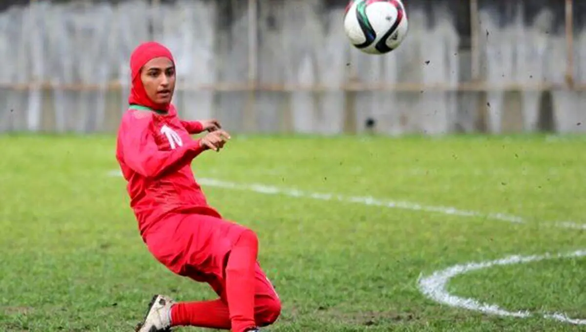 (ویدئو)  سوپر گل بی‌نظیر تیم بانوان خاتون بم در آسیا؛ گل از وسط زمین!