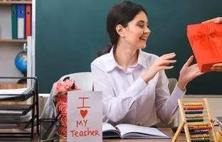 راهنمای خرید ۱۴ هدیه خاص روز معلم (دانش آموزی و سازمانی)