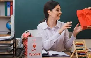 راهنمای خرید ۱۴ هدیه خاص روز معلم (دانش آموزی و سازمانی)