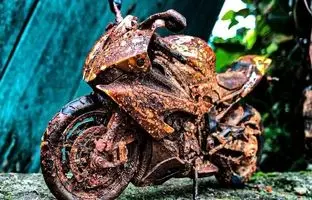 مراحل دیدنی بازسازی یک موتورسیکلت مسابقه ای مینیاتوری قدیمی + ویدئو