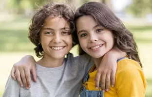  پیام تبریک روز برادر ۱۴۰۴ / پیام عاشقانه، احساسی و رسمی برای اینستاگرام 