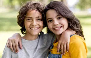 پیام تبریک روز برادر ۱۴۰۴ / پیام عاشقانه، احساسی و رسمی برای اینستاگرام 