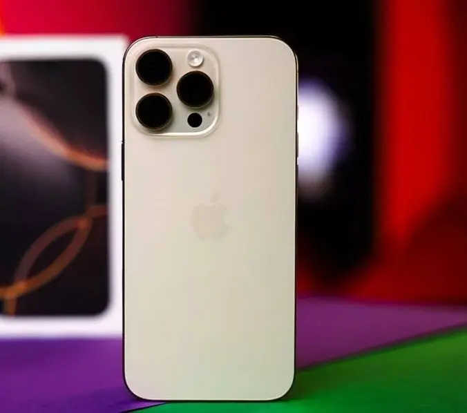 یک لحظه به آیفون ۱۶ فکر نکنید؛ گزینه‌های بهتری هم هست