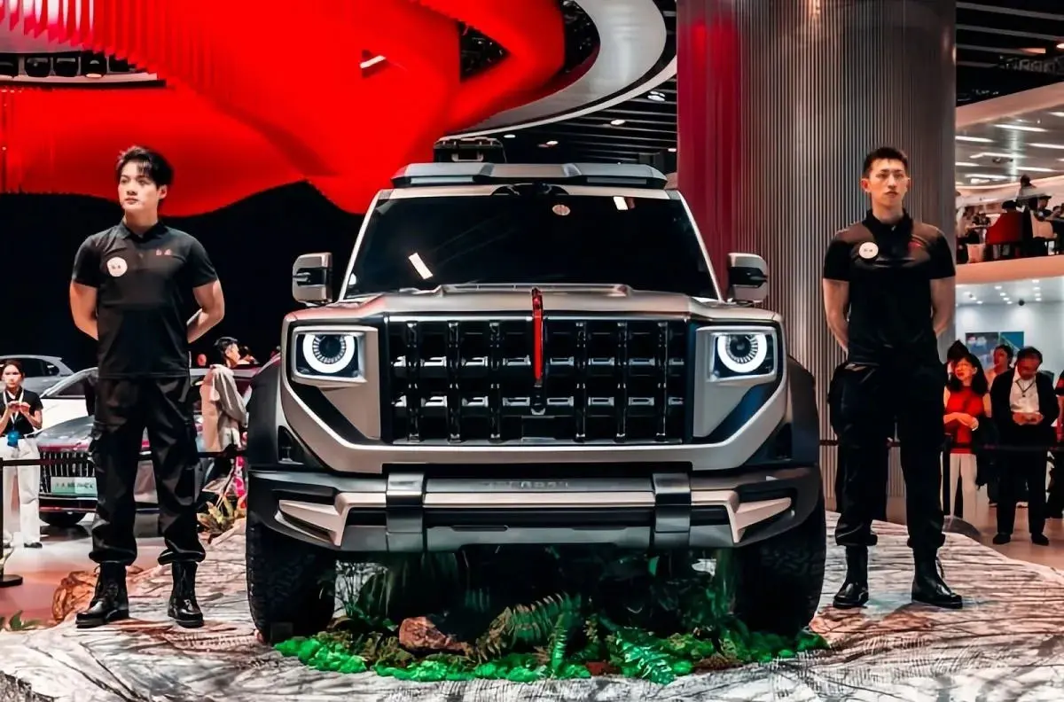 هونگچی از شاسی‌ بلند آفرود در نمایشگاه خودروی شانگهای رونمایی کرد