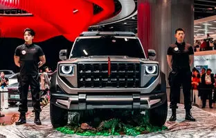 هونگچی از شاسی‌ بلند آفرود در نمایشگاه خودروی شانگهای رونمایی کرد