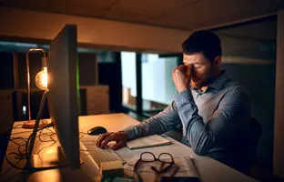 نشانه‌ هایی که می ‌گویند در تله «زندگی روتین و تکراری» گیر افتاده ‌اید + راهکار