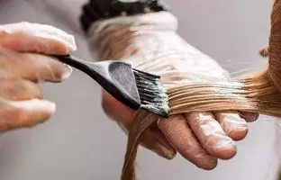 بررسی دلایل رنگ نگرفتن مو + راهکارهایی برای تثبیت رنگ