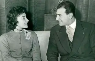 «شاه و ثریا» در مراسم عروسی «شهناز و اردشیر زاهدی»؛ سال 1336