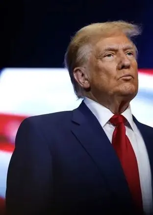  ترامپ مدال افتخار را بر گردن سیلوستر استالونه انداخت 