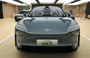 تویوتا bZ7 معرفی شد؛ سدان برقی پرچمدار برای بازار چین