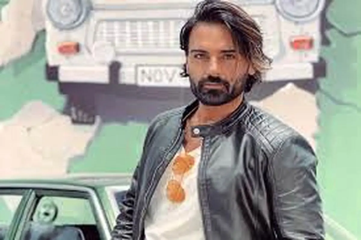 سهراب پاکزاد، خواننده ایرانی بازداشت شد؛ ماجرای کلیپ غیراخلاقی در کنسرت چه بود؟