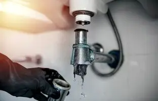 (ویدئو) چند ترفند راحت و سریع برای حل مشکلات لوله کشی و گرفتگی آن