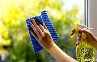 بهترین روش تمیز کردن شیشه و آینه؛ پیروزی بر رد دستمال