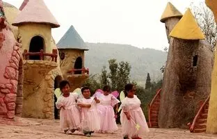 دهکده کوتوله‌ها؛ راز کوتاه قدی ساکنان روستای یانگ‌سی چیست؟ + ویدئو