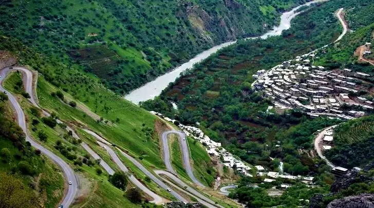 زیباترین جاهای دیدنی جاده هراز؛ از جنگل مه‌آلود الیمستان تا دشت شقایق‌های لار