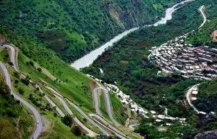 زیباترین جاهای دیدنی جاده هراز؛ از جنگل مه‌آلود الیمستان تا دشت شقایق‌های لار