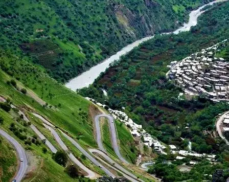 زیباترین جاهای دیدنی جاده هراز؛ از جنگل مه‌آلود الیمستان تا دشت شقایق‌های لار