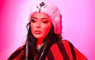 استایل به سبک سلبریتیها: استایل بهاری لیلا اوتادی با کلاه عثمانی!