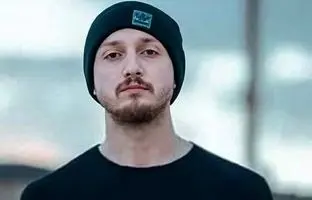 پاپاراتزی ایرانی؛ اولین قاب خانوادگی شایع با همسر و فرزندش 