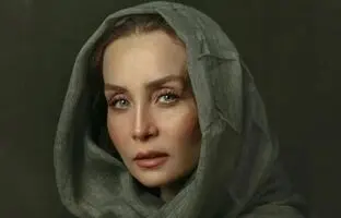 استایل به سبک سلبریتی‌ها؛ استایل بهاری با شلوار راه راه به سبک حدیث فولادوند
