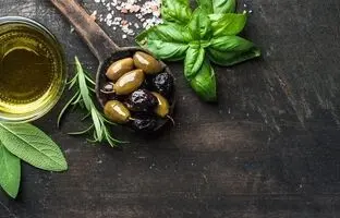 یک نکته عجیب درباره زیتون سیاه/ روغن زیتون برای آشپزی مناسب است؟