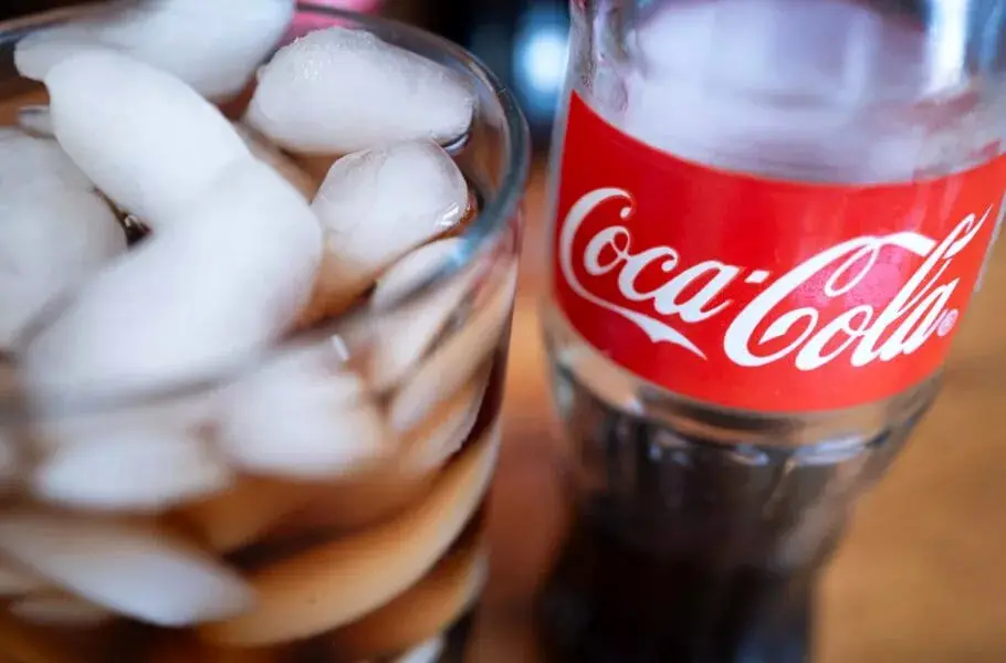 پژوهش جدید: ضرر نوشیدن نوشابه بیشتر از خوردن شکلات است